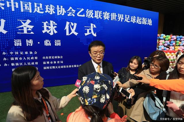 维尼修斯的假期趣事，开高尔夫球车不慎闯入花坛